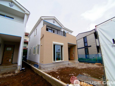 【外観】 | 伊奈町小室　デザイン新築分譲住宅全2棟 | 外観も気になるポイント