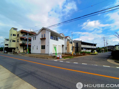 【前面道路含む現地写真】 | 伊奈町小室　デザイン新築分譲住宅全2棟 | 前面道路含む現地写真です
