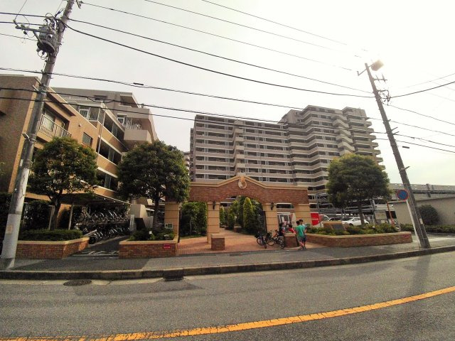 千葉市花見川区幕張本郷３丁目　ダイアパレス幕張本郷　１Ｆの外観|目の前にバス停もございますよ。