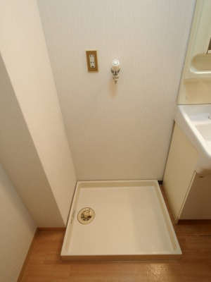 【設備】 | HIGASHIOマンション | 室内洗濯機置場