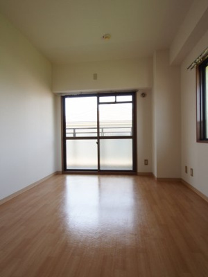 【洋室】 | HIGASHIOマンション