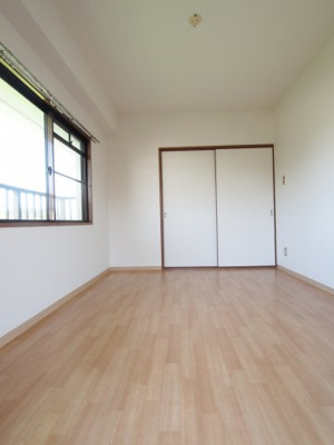 【洋室】 | HIGASHIOマンション