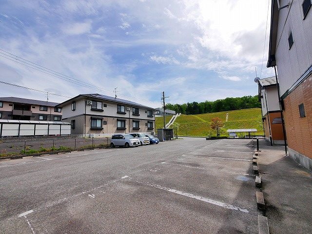トウエイハウスAの駐車場