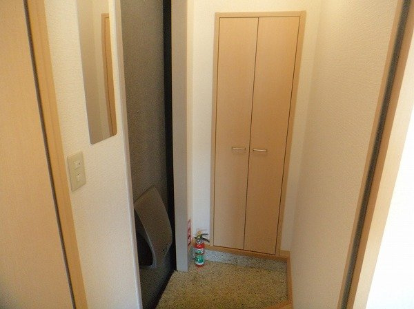 パール・ウエストAの玄関