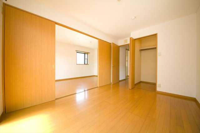 ソレイユ知多の洋室