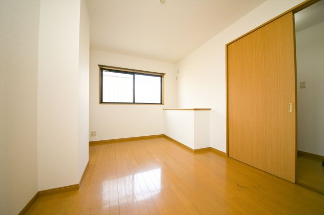 ソレイユ知多の洋室