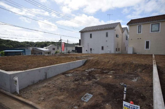 【展望】 | 陽当たり良好で、前面道路より高いためプライバシーも守れる住環境です☆湘南台までバスで１１分の湘南台駅圏内の分譲地です☆