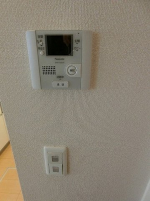 【セキュリティ】 | リヴェール白鳥 | 防犯対策に有効なカメラ付きインターホン！事前に来訪者の確認が出来るので慌てませんね！
