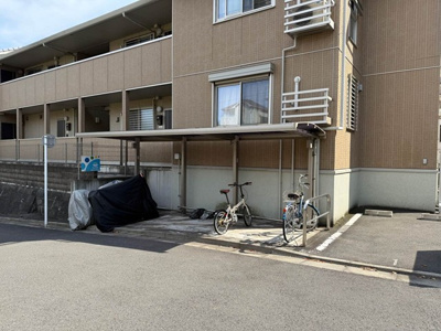 【その他共用部分】 | リヴェール白鳥 | 屋根付きの駐輪場で雨が降っても大切な自転車が濡れなくてすみますね♪自転車があれば通勤・通学、お買い物にも便利です！