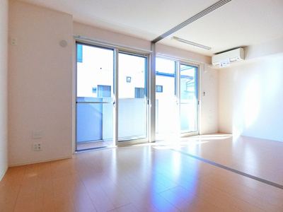【洋室】 | リヴェール白鳥 | 南西向き洋室6帖☆バルコニーに繋がるお部屋です！洋室のお部屋は毎日のお手入れもラクラクできちゃいます！