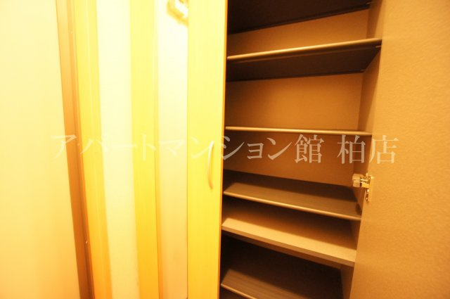 ファミールフラッツ若葉町の収納