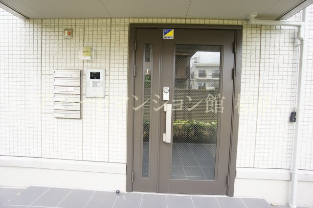 ファミールフラッツ若葉町のエントランス