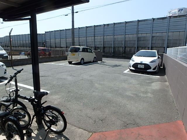 シャーメゾン北野の駐車場