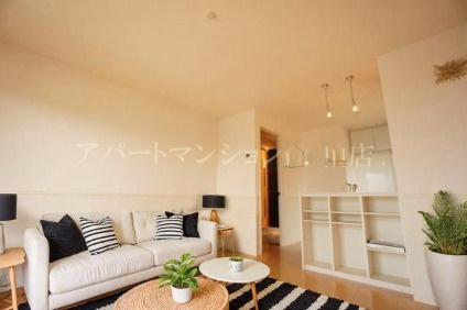 クレストパークEの居間・リビング|CGで家具等を配置したものです。実際に家具等は含まれません。