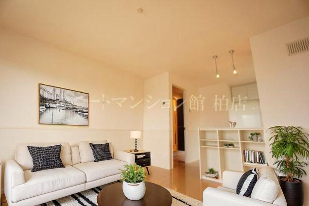 クレストパークEの居間・リビング|CGで家具等を配置したものです。実際に家具等は含まれません。