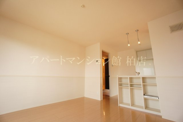 クレストパークEの居間・リビング