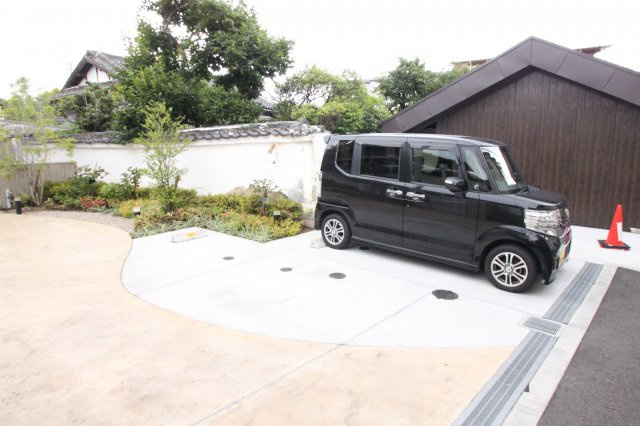 マ・メゾン上小阪の駐車場