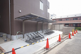 【その他共用部分】 | 建物裏手にはサイクルポート付きの自転車置場となっています。
