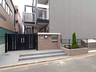 【エントランス】 | Ｃｕｒａｔｉｆ | オートロックゲート