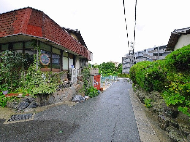 クレアーレ学園前の周辺