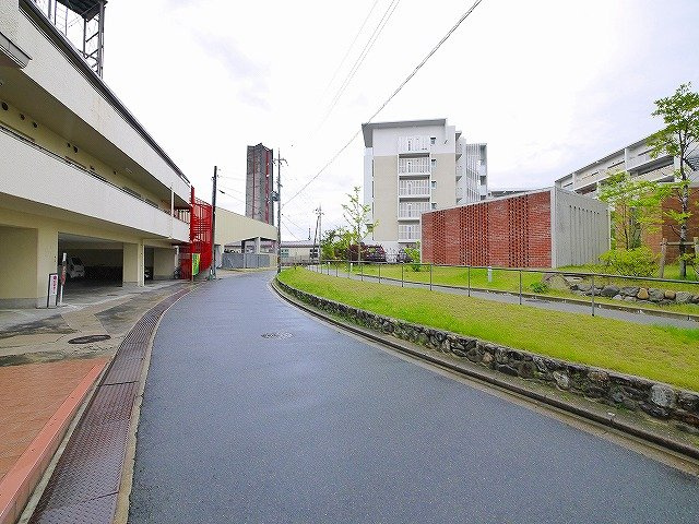 クレアーレ学園前の周辺
