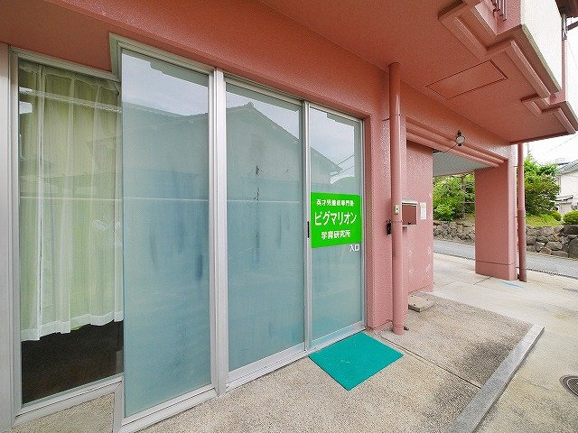 クレアーレ学園前のエントランス