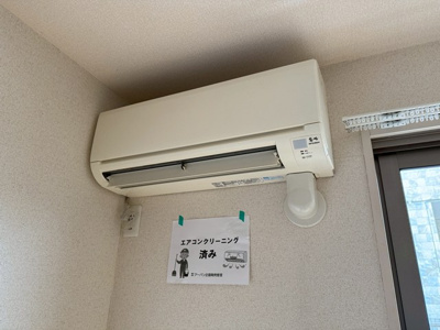 【玄関】 | ルミエール栗平 | 玄関から室内への景観です！キッチンの奥に洋室7.8帖のお部屋があります♪