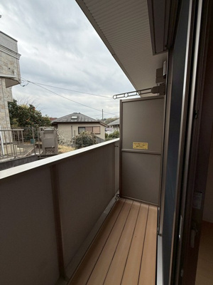 【セキュリティ】 | ルミエール栗平 | 防犯シャッター雨戸付きなので夜やお出かけ時も安心です！雨戸は冬場の寒さ対策にもなります◎