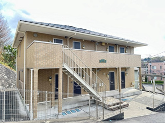 【外観】 | 小田急多摩線「栗平」駅まで徒歩4分！便利な立地の2階建てアパートです♪通勤通学はもちろん、お買い物やお出かけにもGood☆