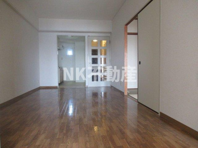 【居間・リビング】 | デュエリングナガト（瓢箪山賃貸） | こちらの居間で趣味の時間をお楽しみください