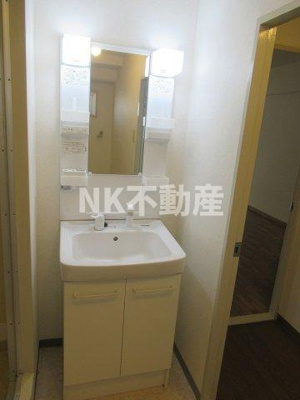 【洗面所】 | デュエリングナガト（瓢箪山賃貸） | 明るい洗面所です