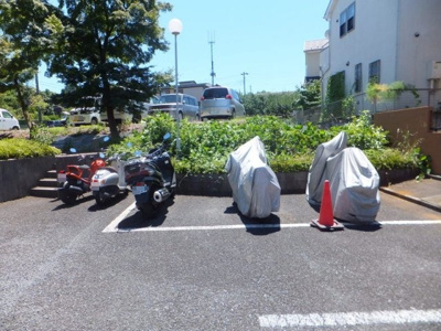 【その他共用部分】 | ミングルAP.栗谷三番館 | 敷地内にバイク置き場を完備しています！バイクがあれば通勤・通学、お買い物にも便利です☆