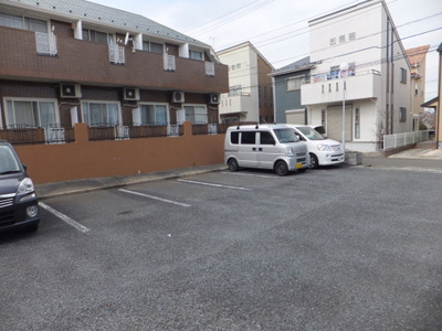 【駐車場】 | ミングルAP.栗谷三番館 | いつでも目の届く敷地内に駐車場があります♪荷物がかさばりがちなお買物にも、敷地内駐車場があると便利ですよね☆