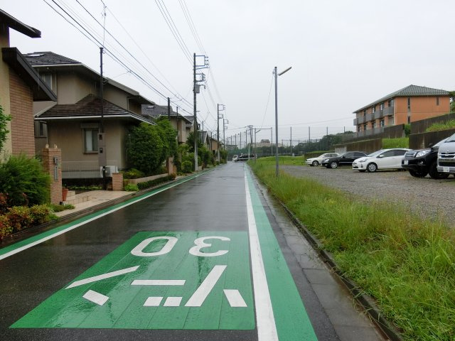 船橋市習志野台７丁目　売地　全３区画　建築条件なしの前面道路含む現地写真