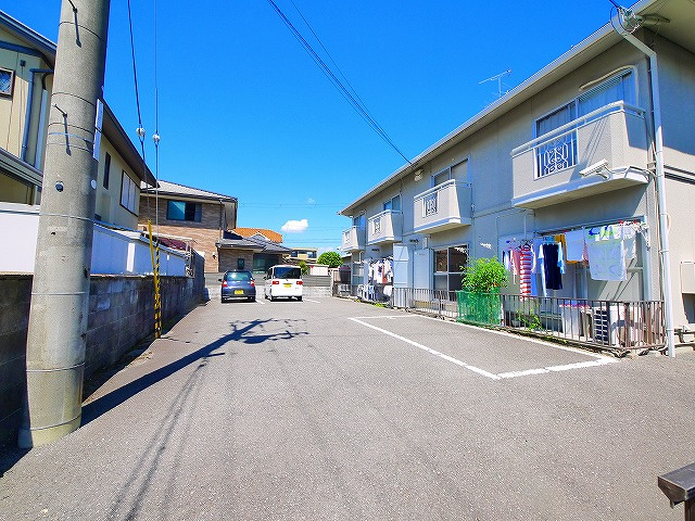 小河ハイツの駐車場|駐車スペースもあります