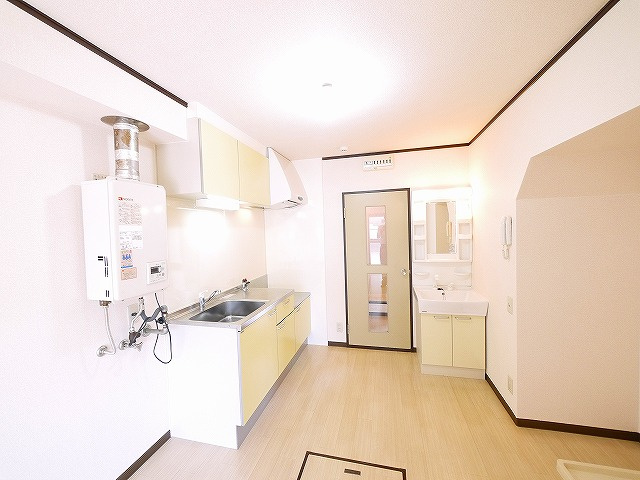 小河ハイツの洗面所|スペースが確保できる洗面所です