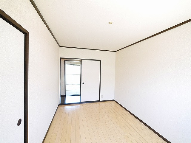 小河ハイツの洋室|個人の部屋や寝室として使える洋室です