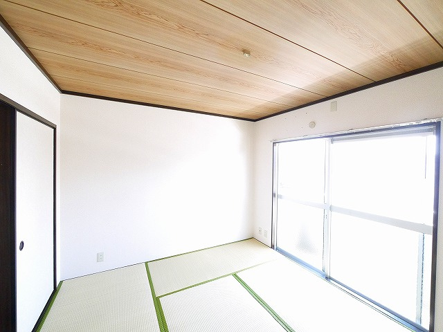 小河ハイツの和室|ゆったりとした居間です