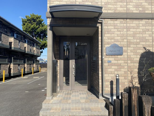 ルピナスB棟のエントランス|ルピナスB棟　エントランス