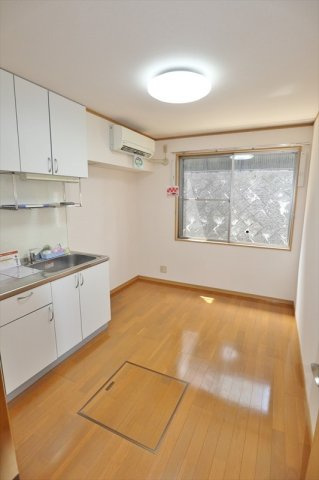 リースランド三永A　A-5の居間・リビング