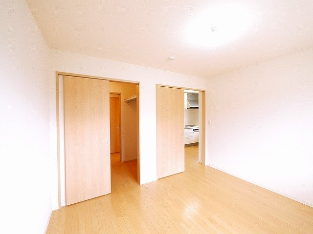 クレストヒルズの収納|スタンダードな洋室です