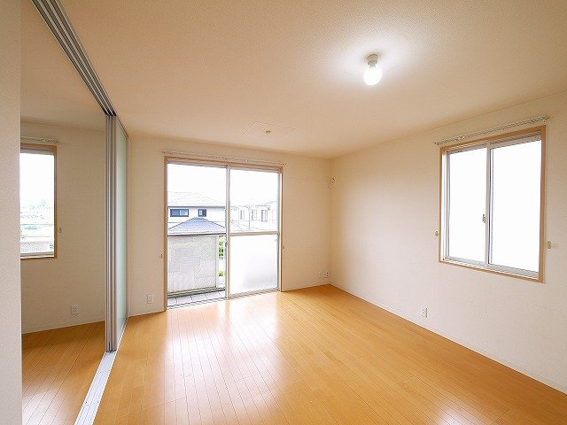 クレストヒルズの居間・リビング|ゆったり過ごせるリビングです