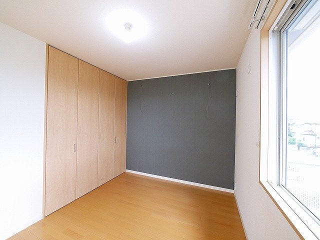 クレストヒルズの洋室|落ち着いた色調の洋室です