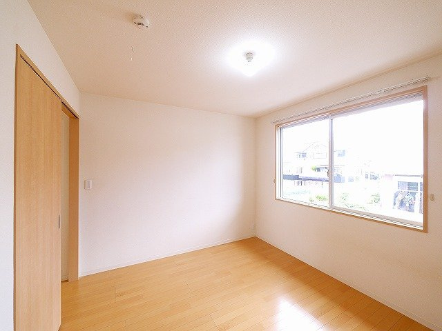 クレストヒルズの洋室|ゆったりした洋室です