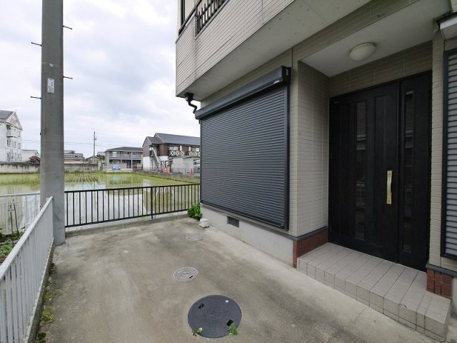 八条町一戸建の駐車場|敷地内に駐車場１台確保出来ますよ。