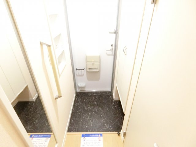 レオネクストCREA東館の玄関