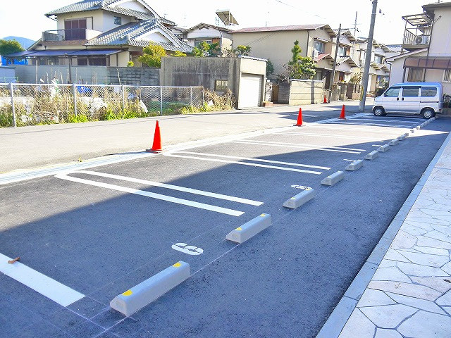 メゾン・アルバの駐車場|駐車場に車を止められます