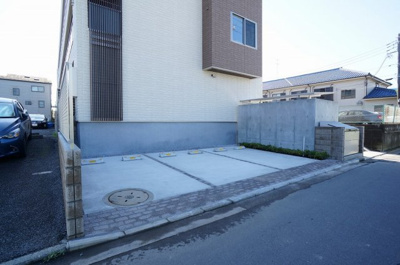 【駐車場】 | ノートル・メゾン【SHM】 | いつでも目の届く敷地内に駐車場があります♪荷物がかさばりがちなお買物にも、車があると便利ですよね☆