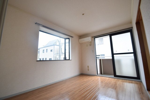 エミネンス夏見台の居間・リビング|角部屋です