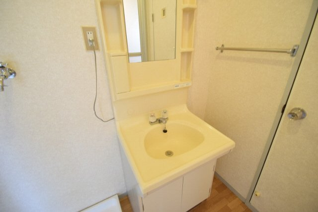 エミネンス夏見台の洗面所|独立洗面台付き